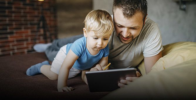 Bambini e uso di smartphone e tablet: effetti sul sonno e regole di utilizzo